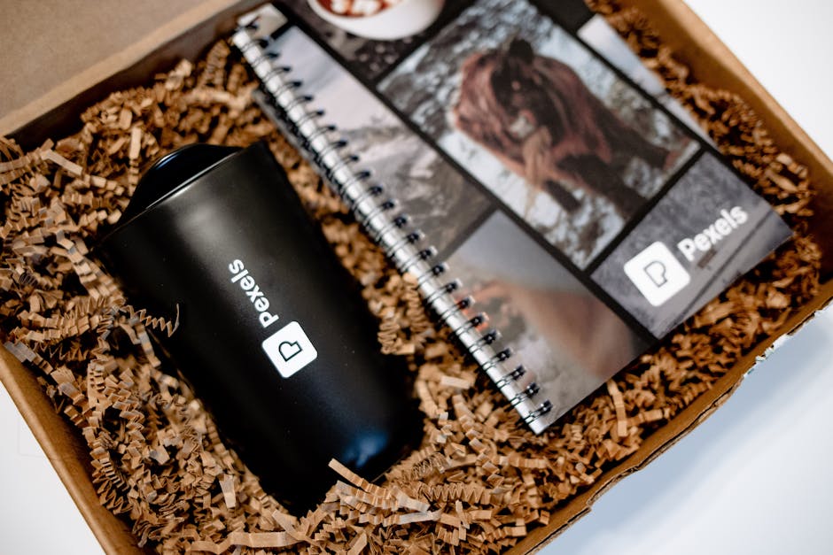 Elegant gift box featuring a branded mug and notebook, perfect for corporate gifts or personal use.